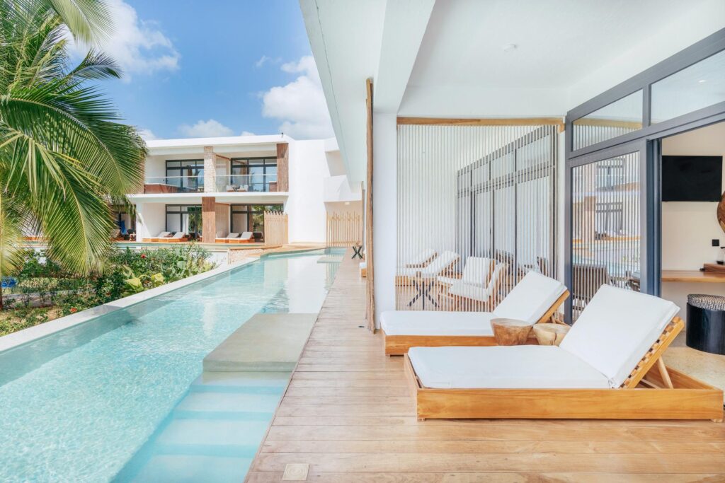 Swim Up Suite