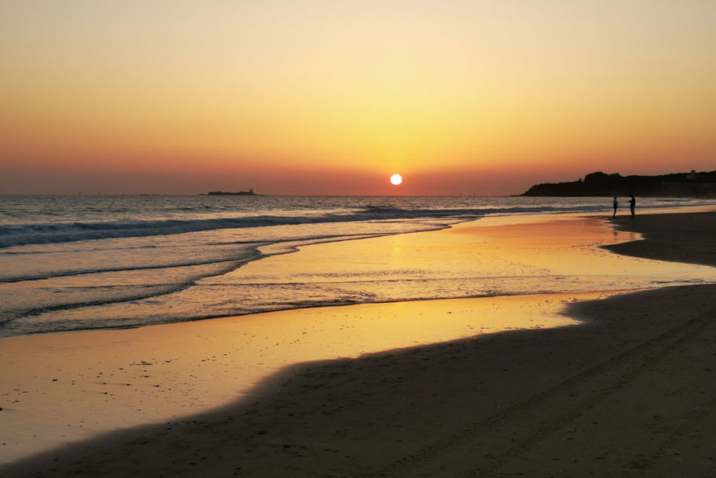 Der Playa Barossa Andalusien ist der perfekte Ort für atemberaubende Sonnenuntergänge.